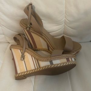 White house black Market pastel wedge, size 7, great pre-owned condition